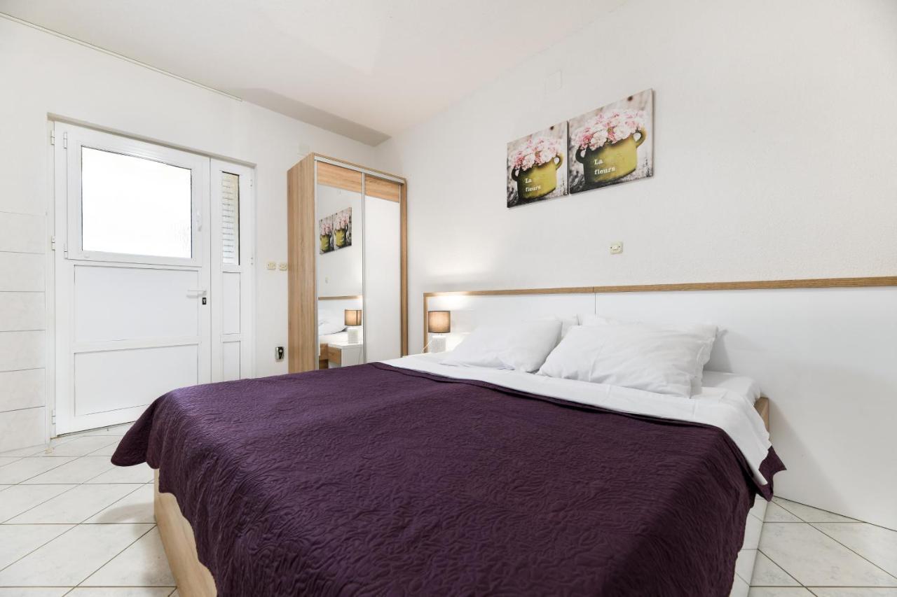 Apartment Diora *