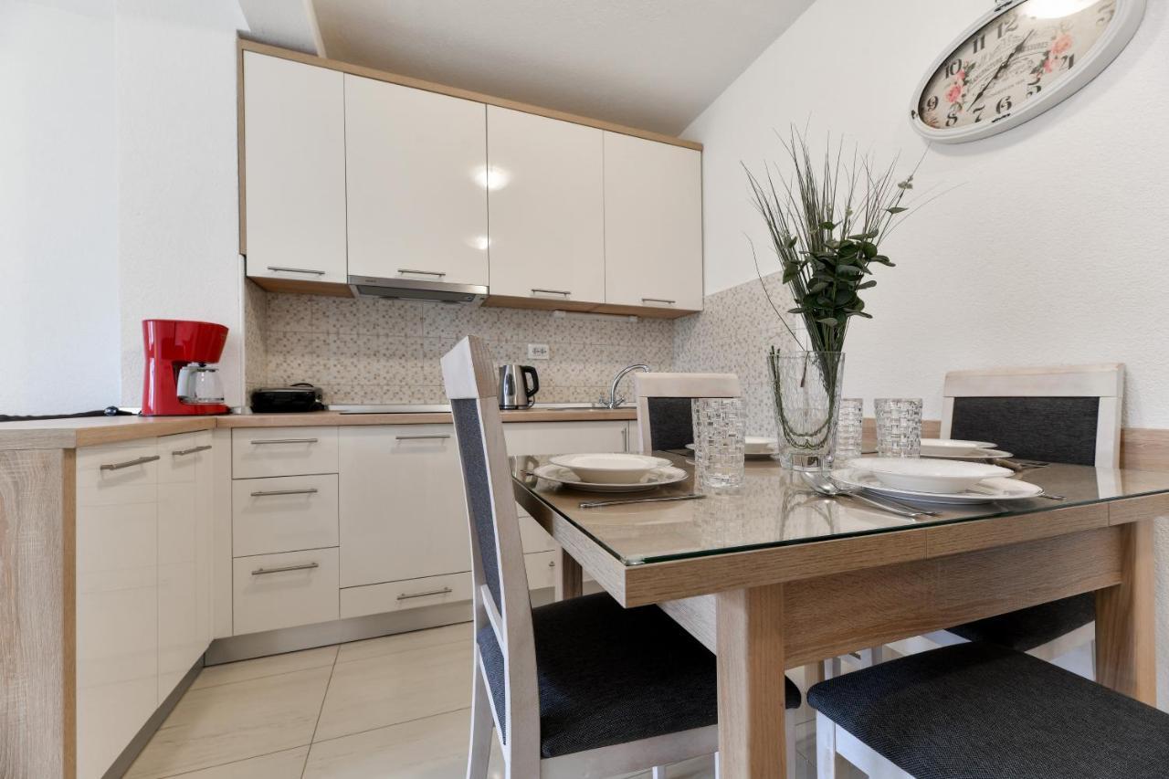 Apartment Diora *
