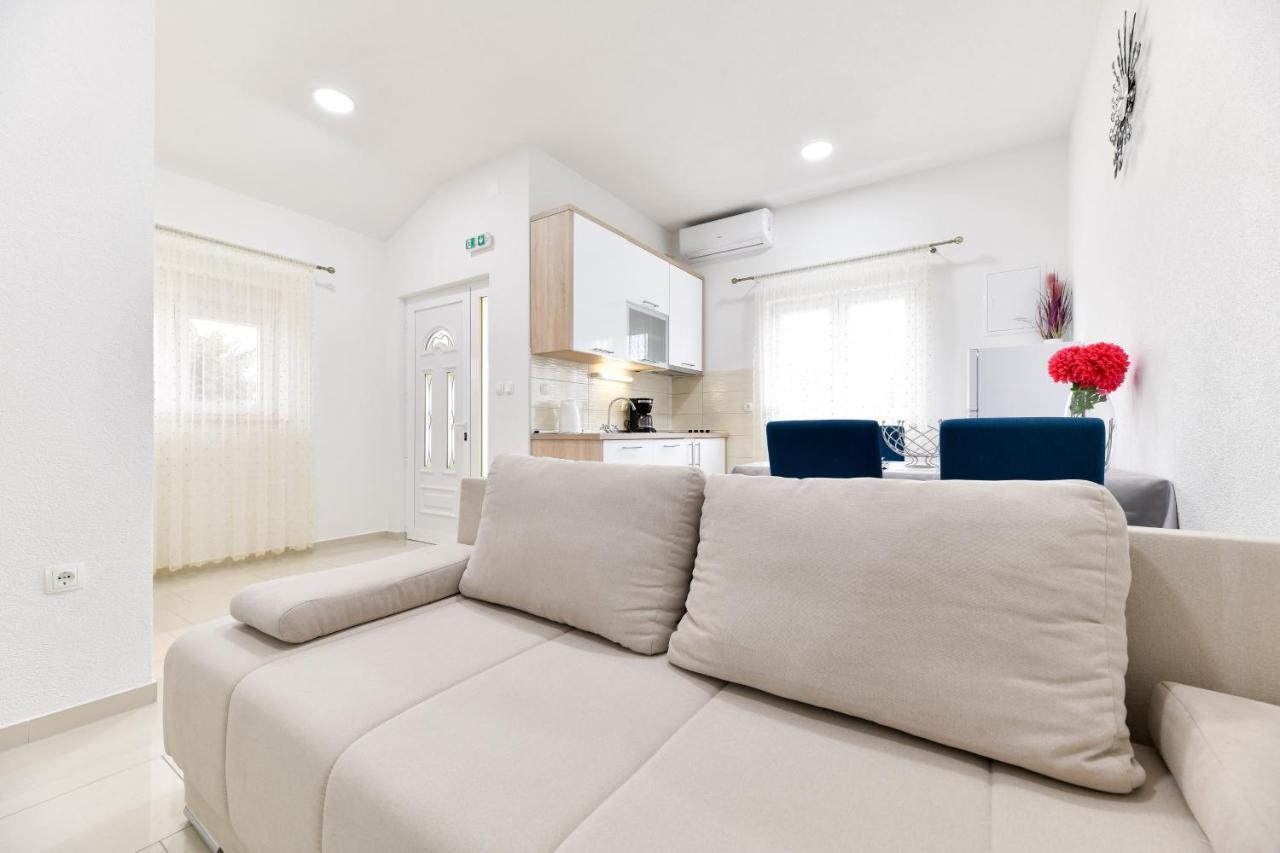 Apartment Diora *